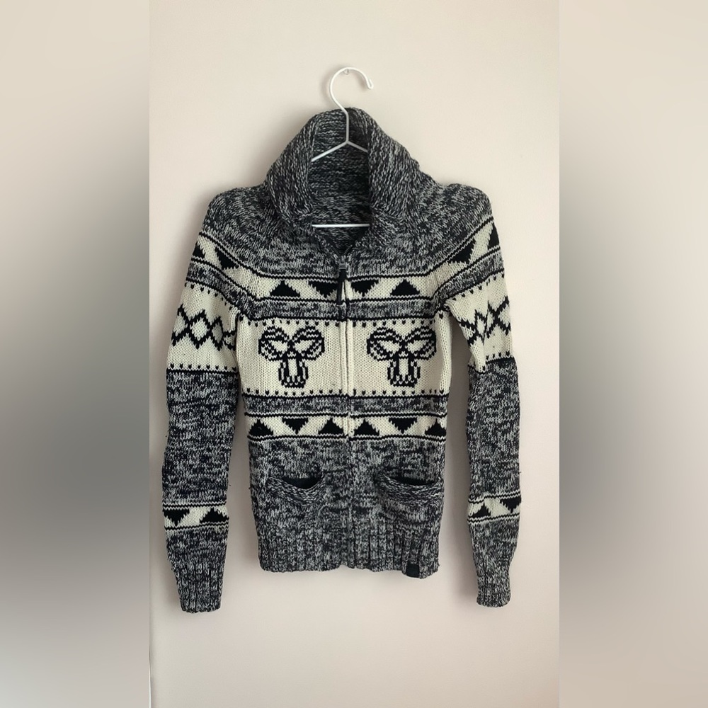 TNA Aritzia 100% Lamb wool sweater